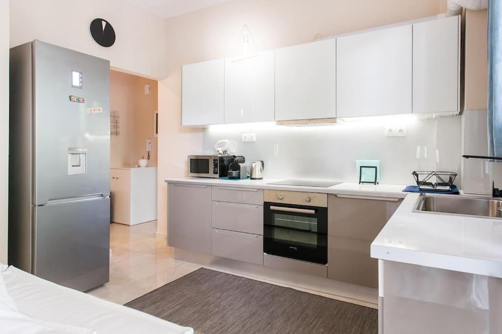 Lux Beach Apartment Vári Esterno foto